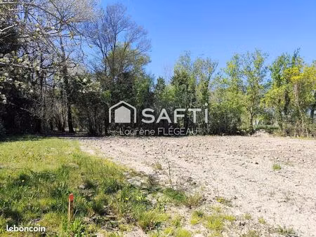 terrain 1900 m² eyguieres