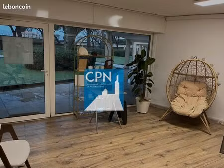 location commerciale 56m2 à marseille 13009