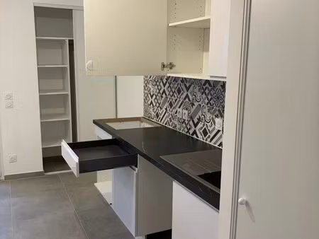 magnifique t2 neuf au chartreux côté intermarché