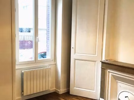 t2 32m2 vendu loué traversant avec jardin 120m2 à flachet / gratte-ciel  villeurbanne  lum