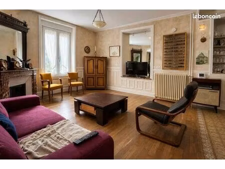 maison 8 pièces 216 m²