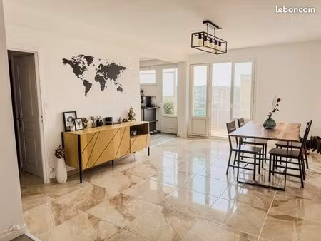 t3 70m² dernier étage – terrasse – entièrement rénové – ste foy / lyon