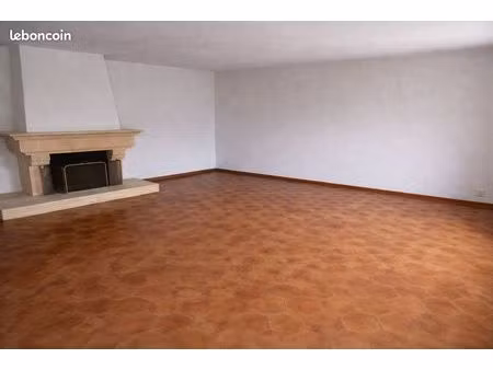 maison 160 m² avec jardin 150 m² – triple exposition – parking – 9 min tram t4