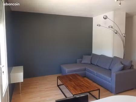 f2 meublé de 51 m² avec place de parking privative