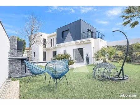 villa 8 pièces 276 m²