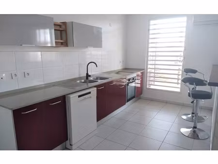 location appartement  104.65 m² t-4 à cayenne  1 300 €