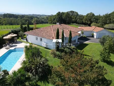 très belle maison t4 de 140m2 sur une belle parcelle de plus de