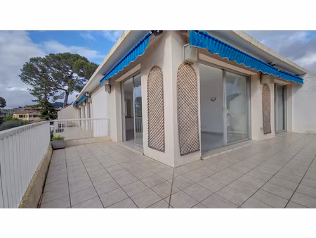 le cannet à vendre 4 pièces de 112 m2 en dernier étage avec