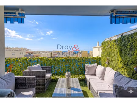 nice élégant 3 pièces rénové à deux pas de la promenade