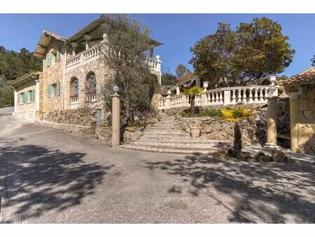pierrefeu//maison 5p 110 m²//terrain 7821 m²