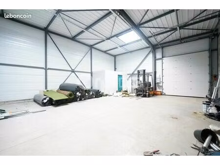 local d'activité 150 m²