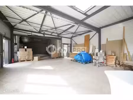 local d'activité 180 m²