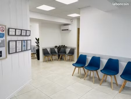 bureau dans centre médical paramédical