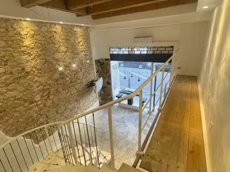 magnifique magasin avec bureaux – 102 m² – quartier prisé