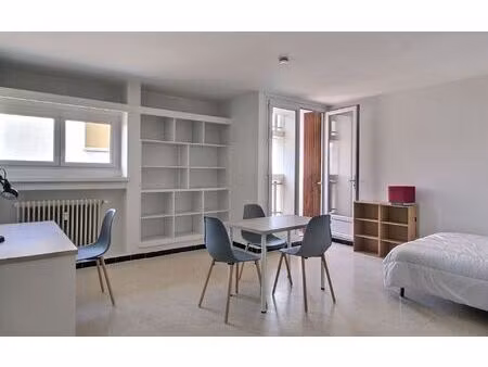 location appartement  30.57 m² t-1 à marseille 5  620 €