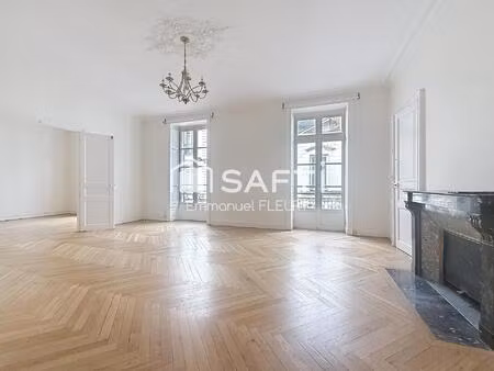 lumineux appartement haussmannien de 109 m² à 10 min de la place royale