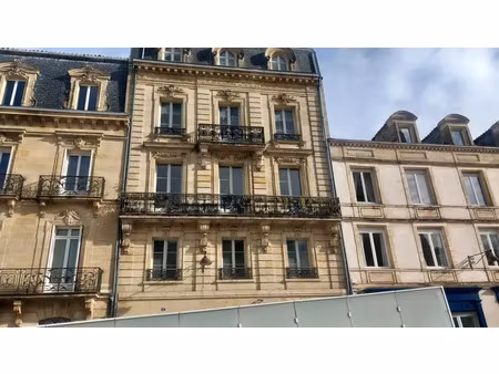 bureaux erp ou cabinet medical place de l'hotel de ville bordeaux