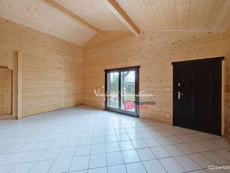 maison en bois 3 pièces terrain arboré et clôturé