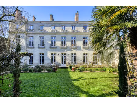 appartement d'exception avec son grand jardin privatif dans un immeuble de caractère xviii