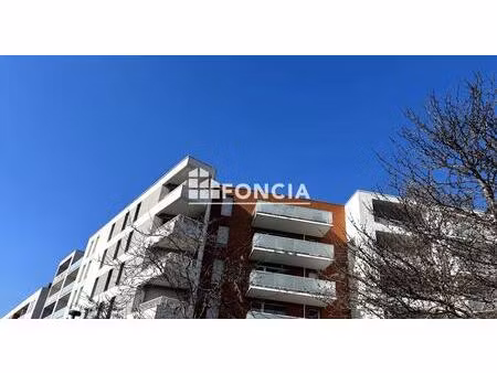 f3 avec balcon et parking dans residence recente