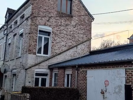 maison mitoyenne avec travaux à réaliser  idéale pour famille ou investisseur.