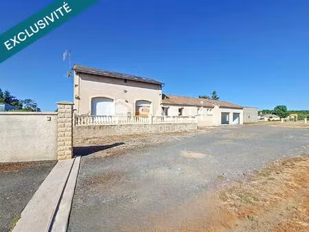 ancien bâtiment de gare avec vue sur la campagne