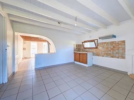 charmante maison charentaise avec jardin et garage  environnement calme