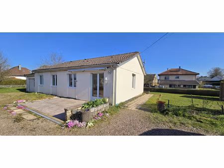 maison de plain-pied sur 15 ares de terrain au calme.