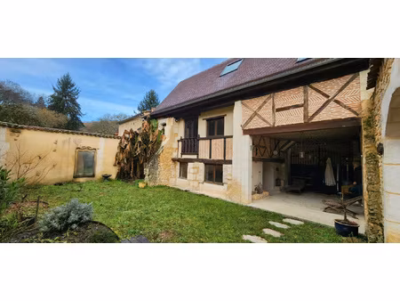 caractère  volumes et calme au coeur du village