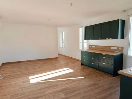 location appartement 4 pièces 86 m² à treffiagat (29730)  1 150 €