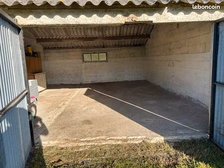 garage véhicule ou meuble