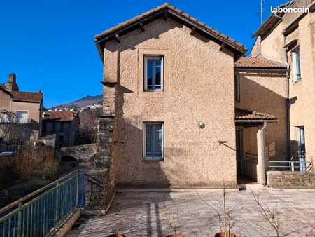 appartement/maison   2 chambres   terrasse   cave   digicode