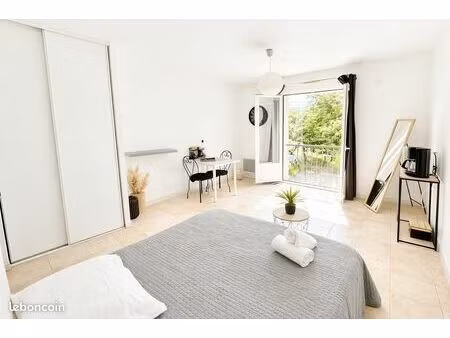 studio avec parking à corte (toutes charges comprises)