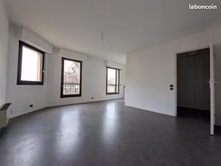 studio 1 pièce 30 m²