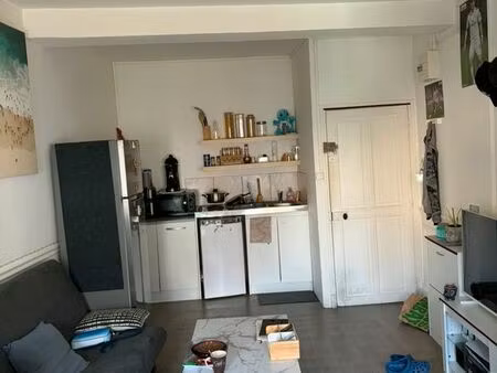 studio meublé centre-ville de saint-quentin  425 cc (électricité et internet comprises)