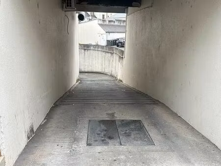 box fermé 16 10 m² à louer