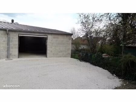 loue garage- box 47m²