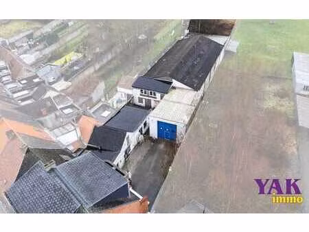 ensemble immobilier avec   entrepôt  local commercial et bur