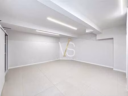 charmant entrepôt remis a neuf avec charges faibles !