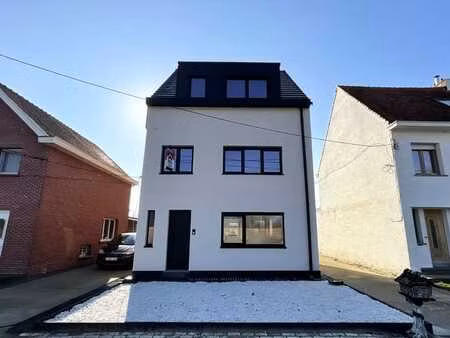 gerenoveerde woning met 4 slaapkamers in bouwel