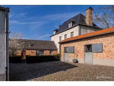 propriété exceptionnelle avec des installations pour chevau