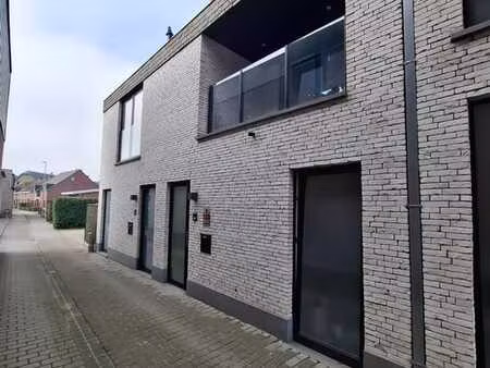 lichtrijke starterswoning met terras in centrum ternat