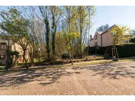 terrain à bâtir idéalement situé - 7.15ares