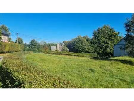 beau terrain à bâtir à ovifat