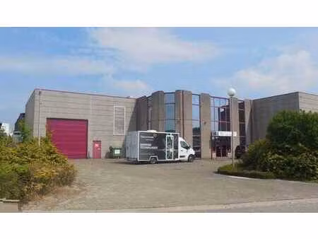 entrepôt avec bureaux à louer le long de l'a12 à schelle