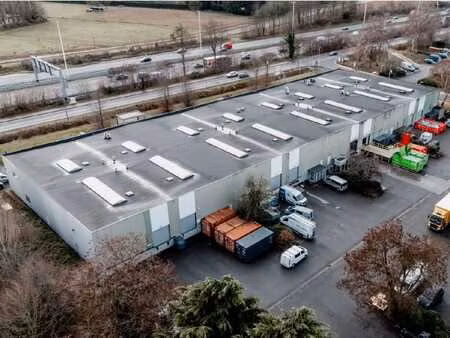 entrepôt à loeur près de l'e40 à zaventem!