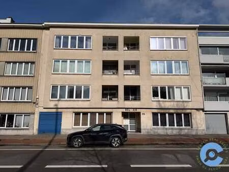 overdekte autostaanplaats in afgesloten garage!