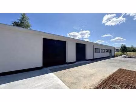 bureau rénové avec entrepôt à louer près de la n16 à temse