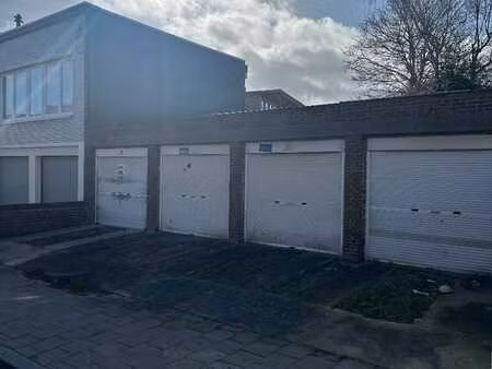 à vendre : garage fermé loué – hauts de seraing