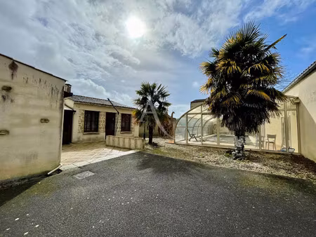 vente maison piscine à saint-michel-en-l'herm (85580) : à vendre piscine / 204m² saint-mic